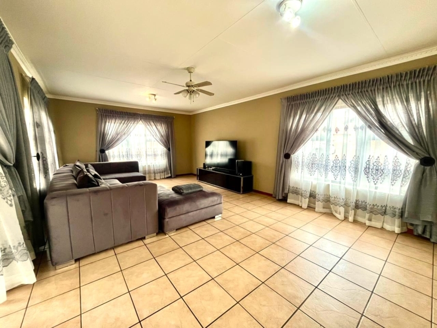 To Let 4 Bedroom Property for Rent in Cashan North West